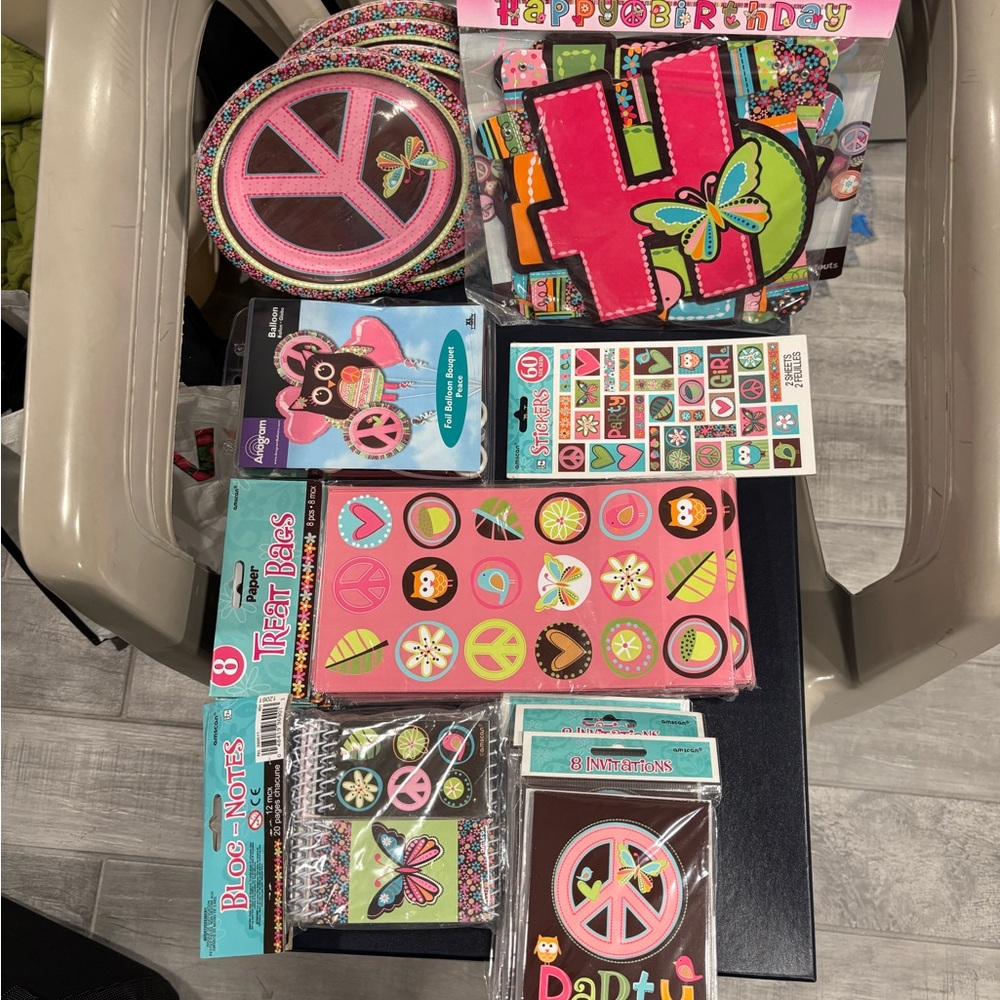 Amscan Colorful Peace Sign Party Supplies